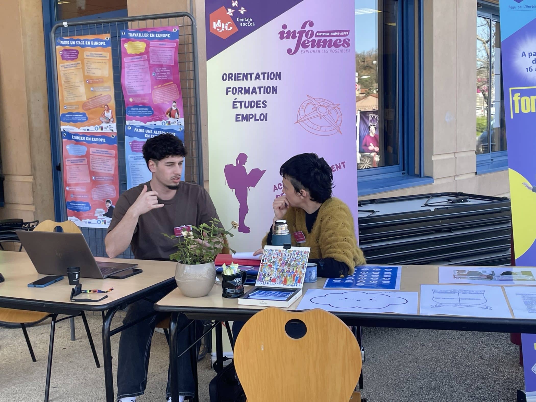 Point information jeunesse emploi formation